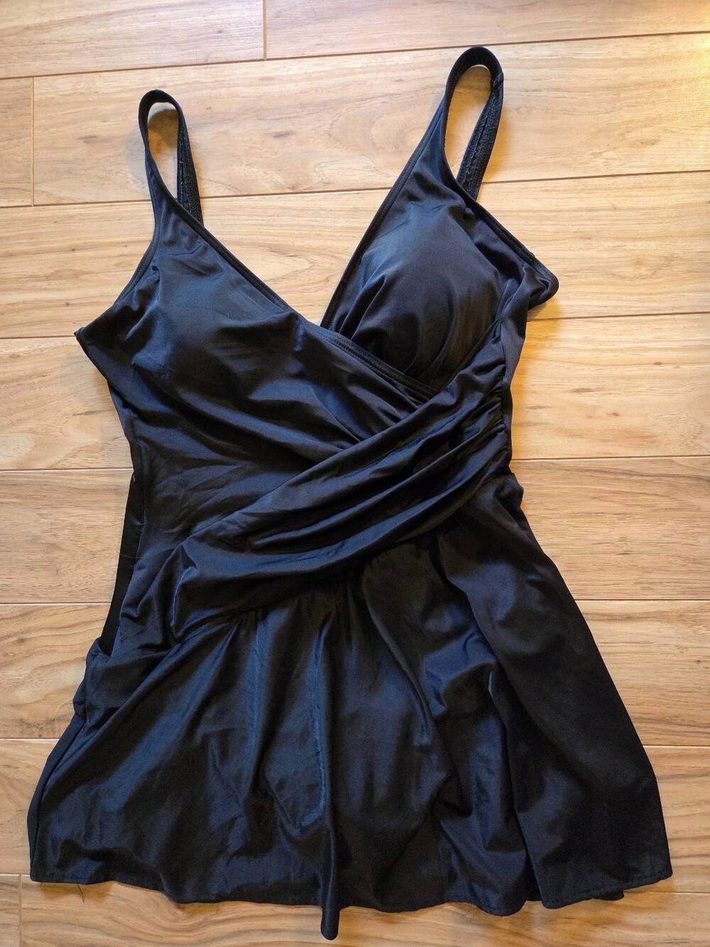 Miraclesuit X Orvis V-Neck Slimming Soft Cup Black One Piece Swimdress Size 16
